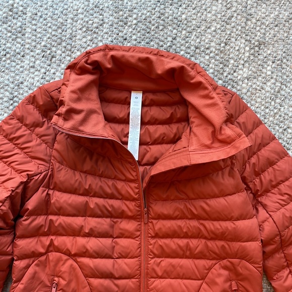 NWT Lululemon Cayo jacket, size 2. - Picture 5 of 5
